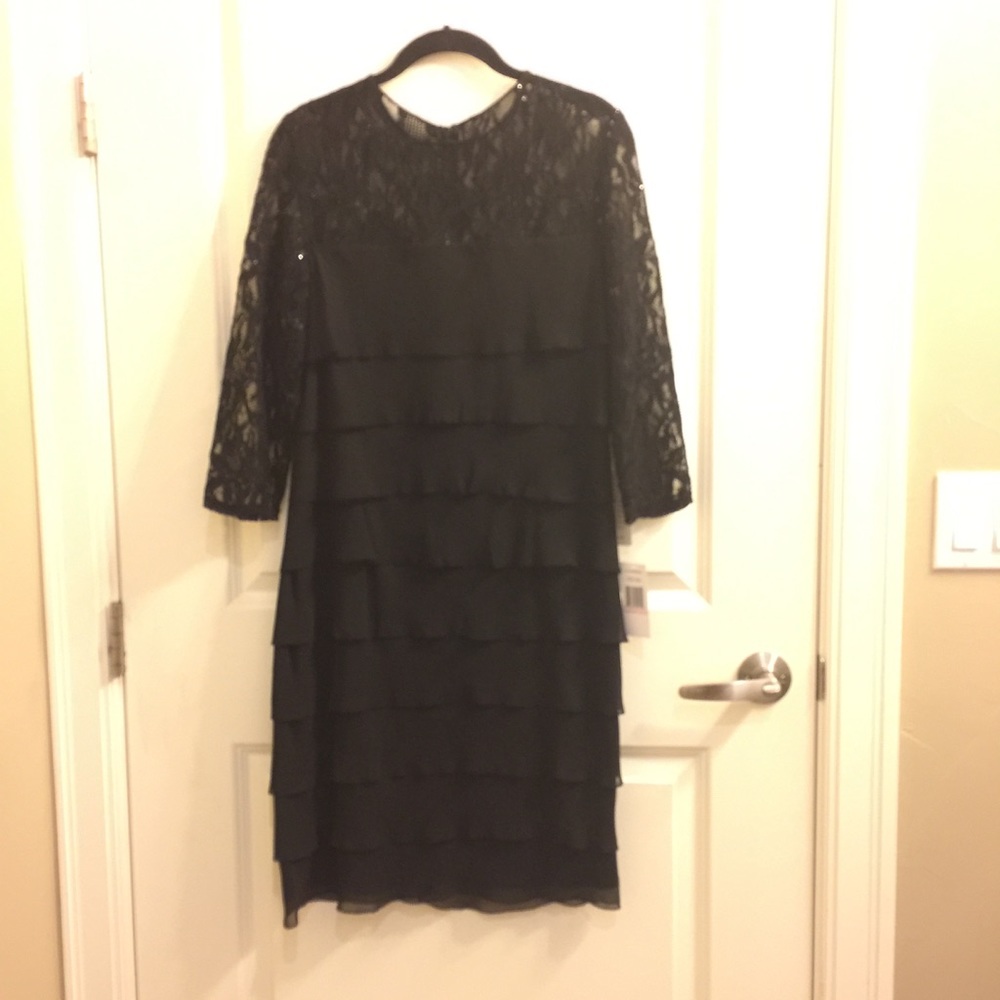 ALEX EVENINGS black lace/crepe fabric elegant dress